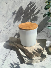 Load image into Gallery viewer, Candle Mieka White Large 500g