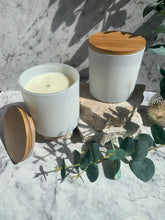 Load image into Gallery viewer, Candle Mieka White Large 500g
