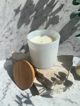 Load image into Gallery viewer, Candle Mieka White Large 500g
